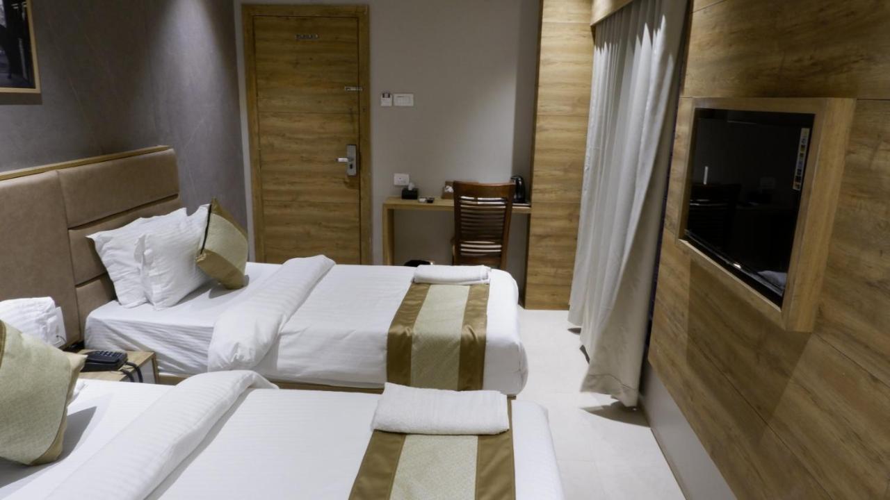 Hotel Amber Paramount Bombaim Exterior foto