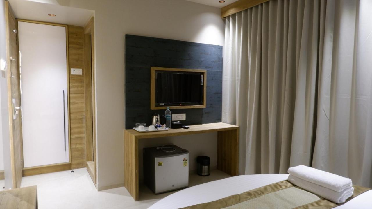 Hotel Amber Paramount Bombaim Exterior foto
